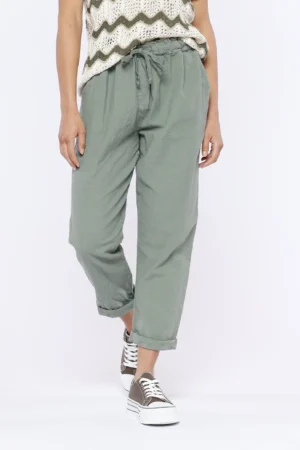 PANTALONE in fresco lino misto a cotone con pratico laccetto in vita e graziosi risvolti sangallo