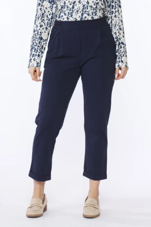 PANTALONE pull-on con graziose pence sul davanti e risvolti alle caviglie