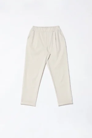 PANTALONE pull-on con graziose pence sul davanti e risvolti alle caviglie