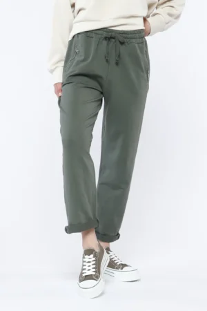 PANTALONE comodo con laccetto di chiusura e tasche con cerniere metalliche ai lati