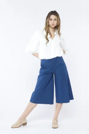 BLUSA a fantasia di foliage con scollo a giro e orli  a sbuffo