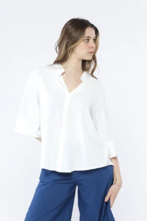 BLUSA a fantasia di foliage con scollo a giro e orli  a sbuffo