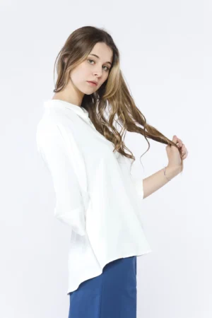 BLUSA a fantasia di foliage con scollo a giro e orli  a sbuffo