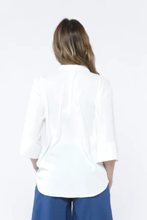 BLUSA a fantasia di foliage con scollo a giro e orli  a sbuffo