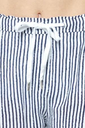 PANTALONE a righe con laccetto di chiusura e comode tasche laterali