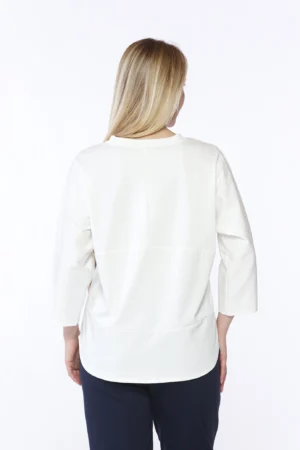 MAGLIA ampia e casual con manica a tre quarti, orlo alto in vita e fondo arrotondato