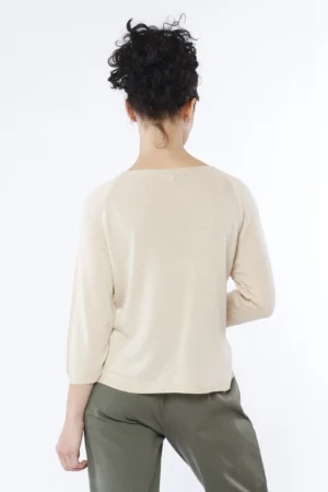 MAGLIA versatile con scollo a barca e orli a costine