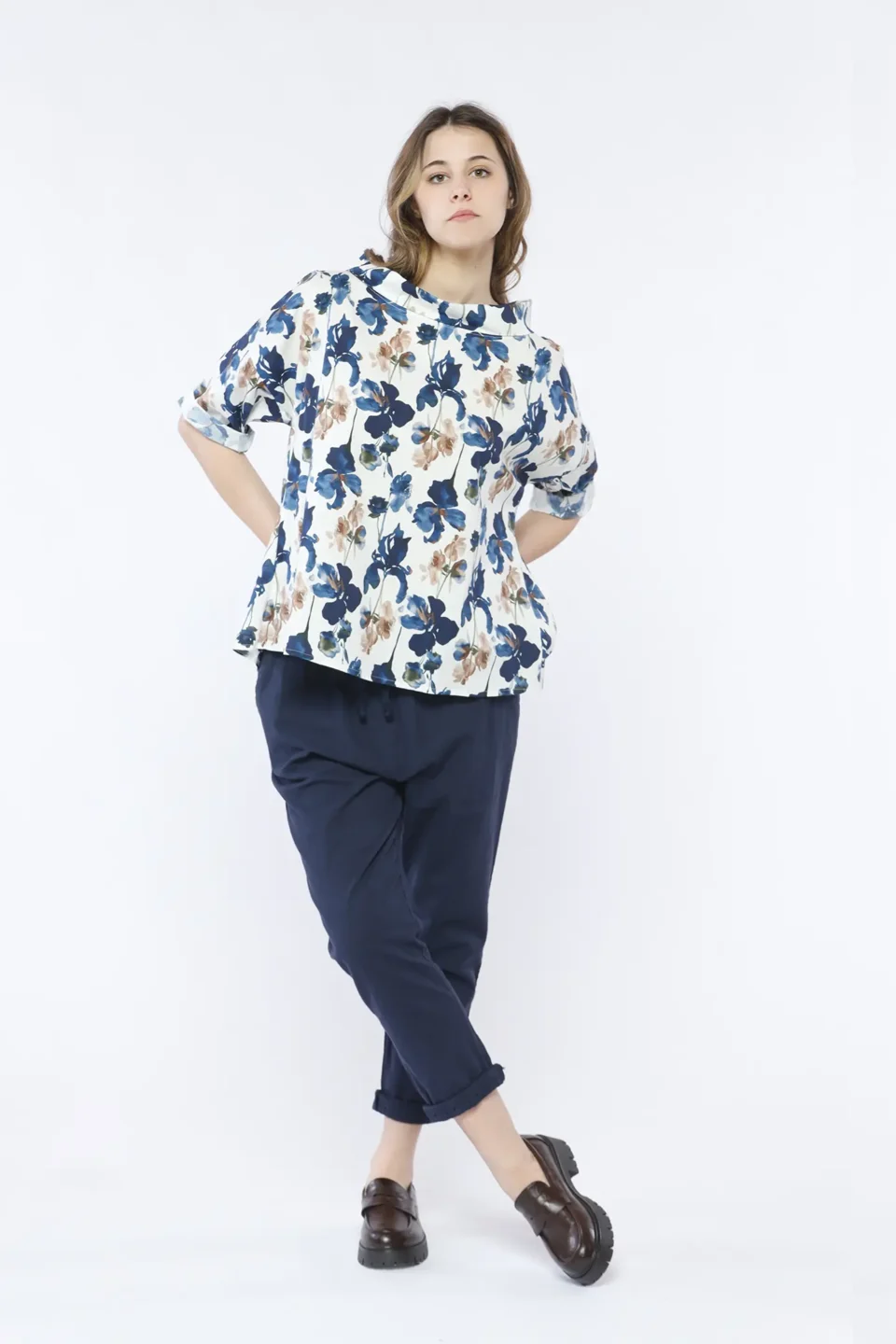 BLUSA ampia a stampa fiori con  manica a tre quarti e scollo a barca risvoltato ONEWORLD HYBRID
