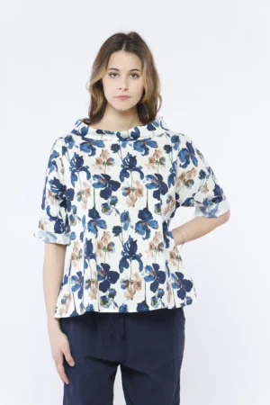 BLUSA ampia a stampa fiori con  manica a tre quarti e scollo a barca risvoltato