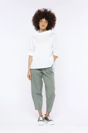 BLUSA monocolore con scollo a barca risvoltato e manica ampia