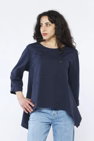 BLUSA ampia scollata a barca con cuciture asimmetriche taschino e bottoncini decorativi di tendenza