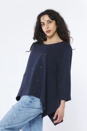 BLUSA ampia scollata a barca con cuciture asimmetriche taschino e bottoncini decorativi di tendenza