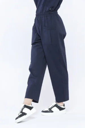 PANTALONE comodo pull-on con ampie tasche verticali e fondo a sigaretta