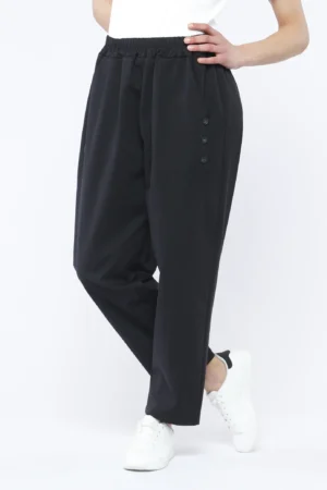 PANTALONE comodo pull-on con tasche diagonali e graziosi bottoncini decorativi