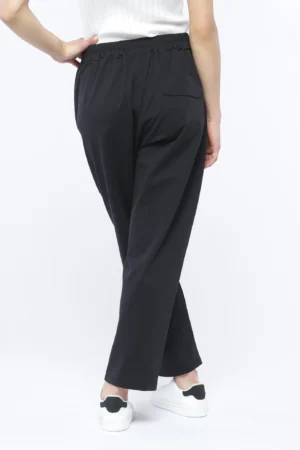 PANTALONE comodo pull-on con tasche diagonali e graziosi bottoncini decorativi