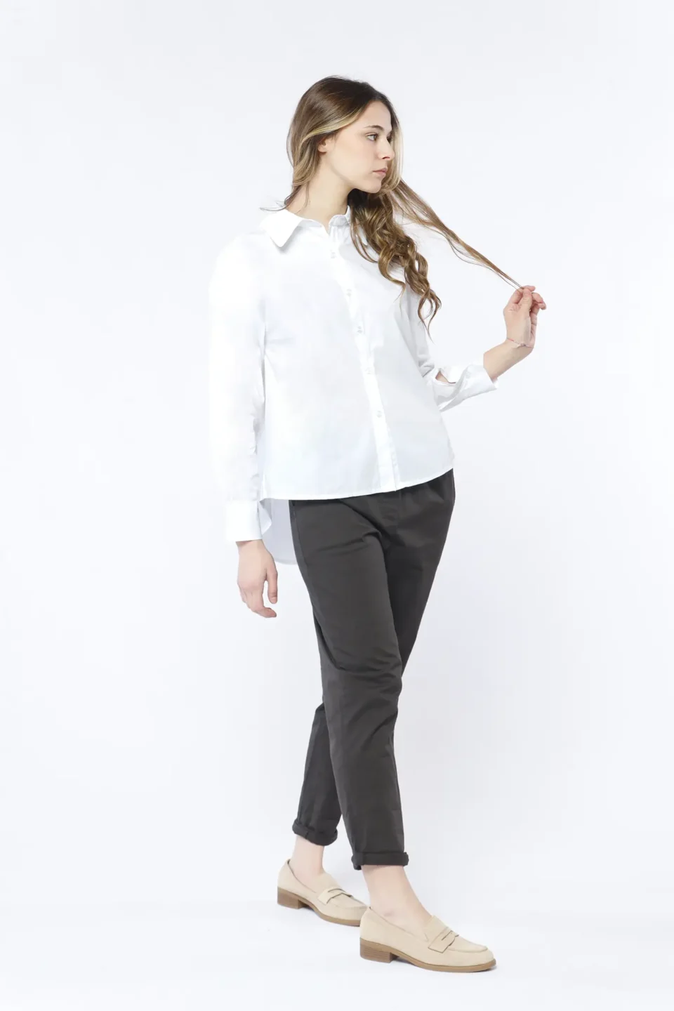 CAMICIA fresca in cotone con fondo arrotondato e taschino decorativo sul davanti ONEWORLD HYBRID