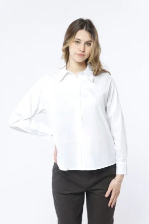 CAMICIA fresca in cotone con fondo arrotondato e taschino decorativo sul davanti