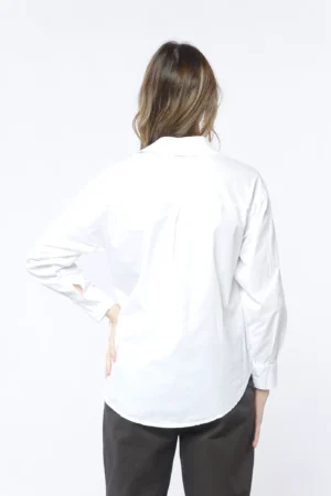 CAMICIA fresca in cotone con fondo arrotondato e taschino decorativo sul davanti