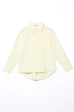 CAMICIA fresca in cotone con fondo arrotondato e taschino decorativo sul davanti