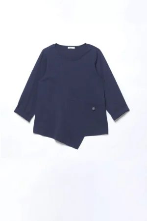 BLUSA ampia con scollatura a barca cuciture asimmetriche e dettaglio con taschino abbottonato