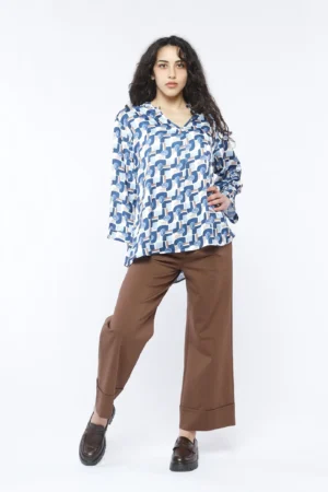 BLUSA a fantasia geometrica con maniche a kimono e colletto alla coreana aperto a V ONEWORLD HYBRID