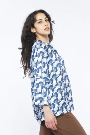 BLUSA a fantasia geometrica con maniche a kimono e colletto alla coreana aperto a V