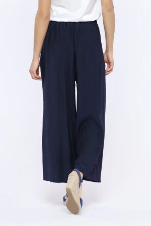 PANTALONE fresco e versatile a zampa larga striato con chiusura a elastico ed elegante cinta in vita