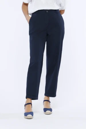 PANTALONE casual con comode tasche laterali e chiusura a bottoni con passanti alla cintura