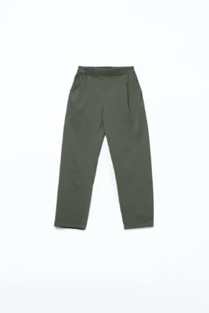 PANTALONE comodo pull on con graziose pince verticali e risvolti alle caviglie