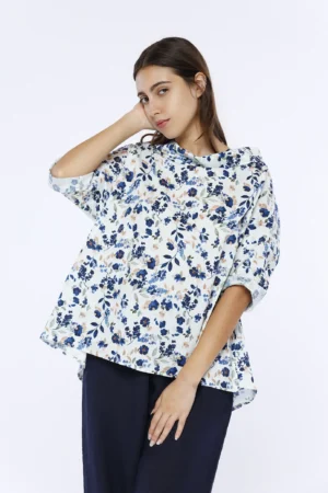 BLUSA a manica corta con stampa fiori di campo e scollo a barca risvoltato