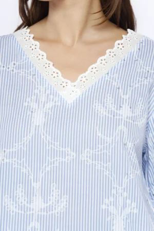 BLUSA fresca con dettagli sangallo scollo a V impreziosito e manica a sbuffo