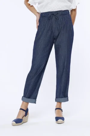 PANTALONE comodo a righe con risvolti di tendenza alle caviglie e laccetto di chiusura in vita
