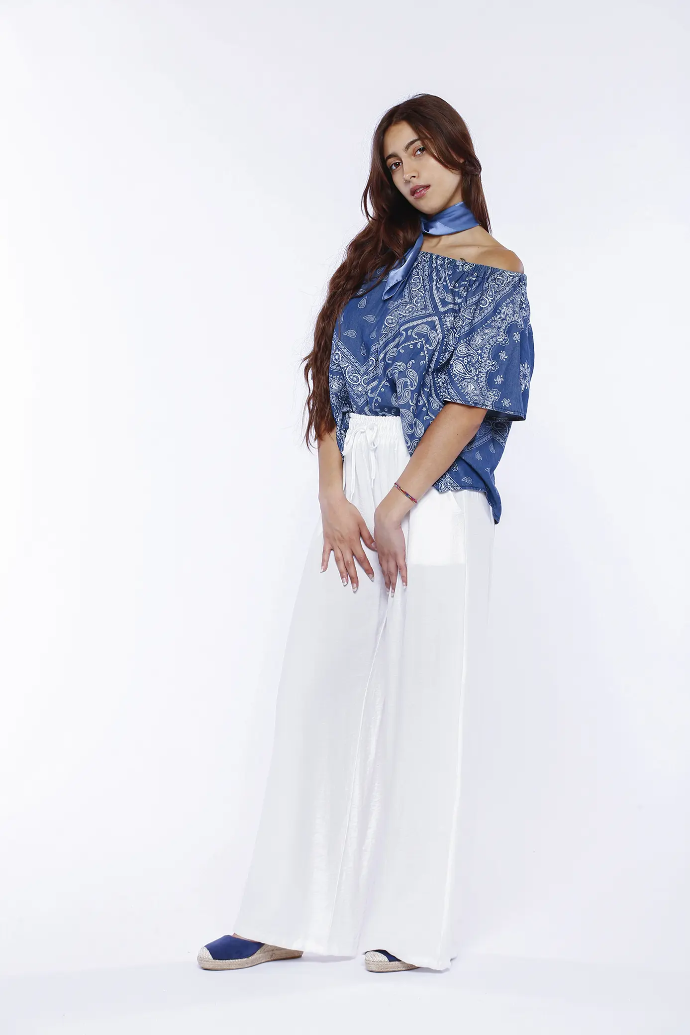 BLUSA fresca a stampa paisley con manica corta e grazioso collo arricciato ONEWORLD HYBRID