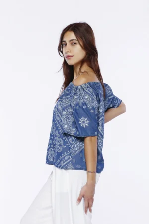 BLUSA fresca a stampa paisley con manica corta e grazioso collo arricciato