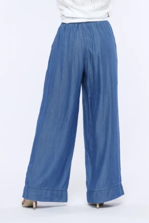 PANTALONE comodo pull on dal taglio largo con orlo alto alla caviglia