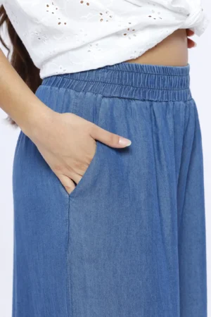PANTALONE comodo pull on dal taglio largo con orlo alto alla caviglia