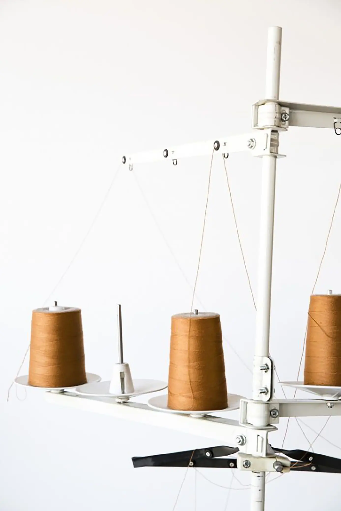 Il retroscena del fashion system con Hybrid