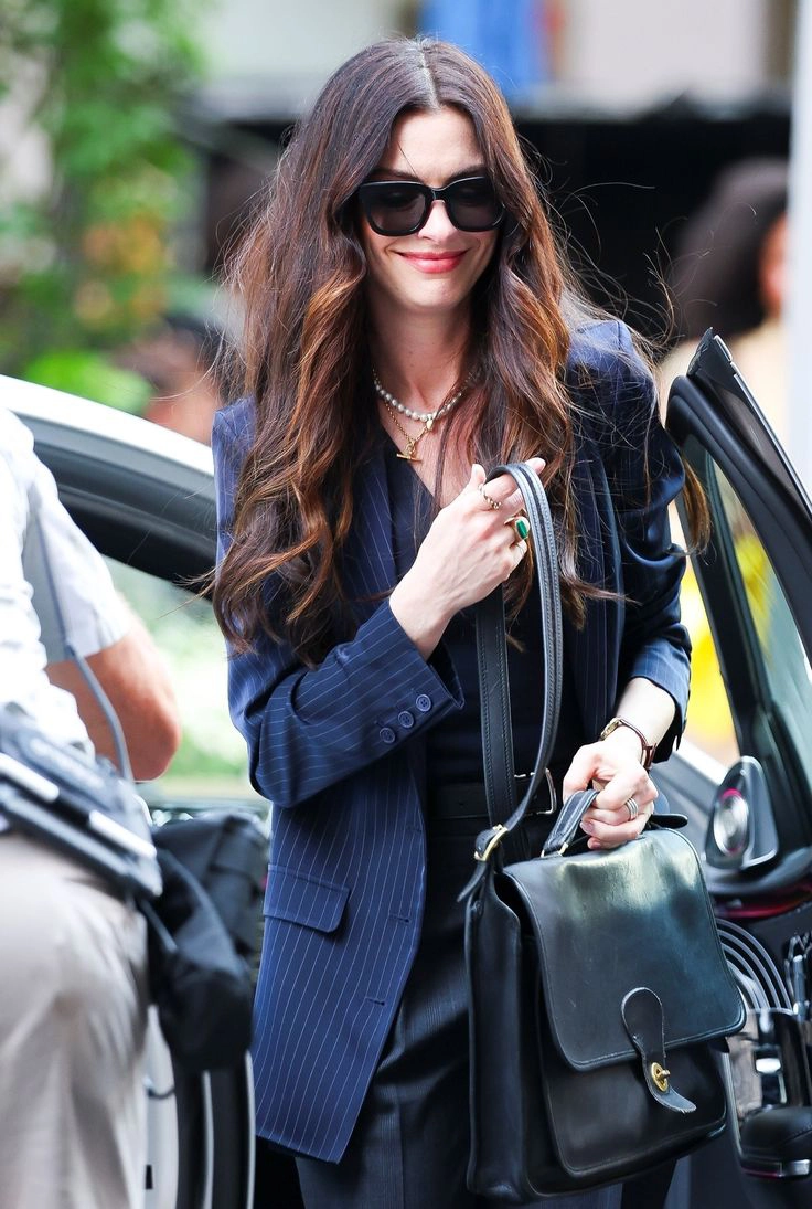 Anne Hathaway per Hybrid