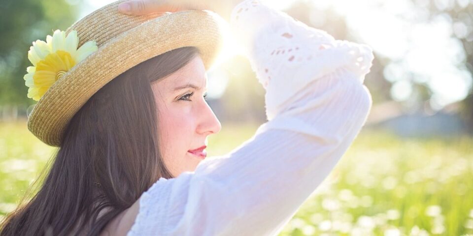 a Primavera 2025 mescola tradizione e freschezza con fantasie che sanno di passato ma tornano in chiave super attuale! Lo scozzese si riconferma un must, perfetto per look dal tocco preppy o grung (1)